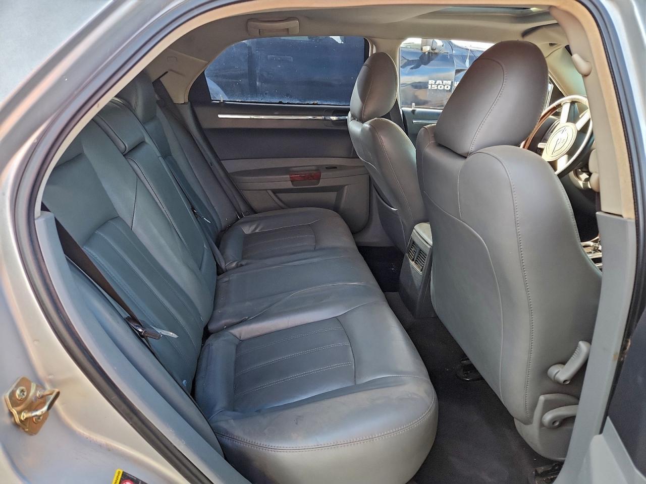 2005 CHRYSLER 300