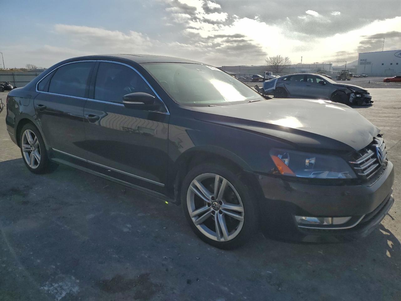 2014 VOLKSWAGEN Passat