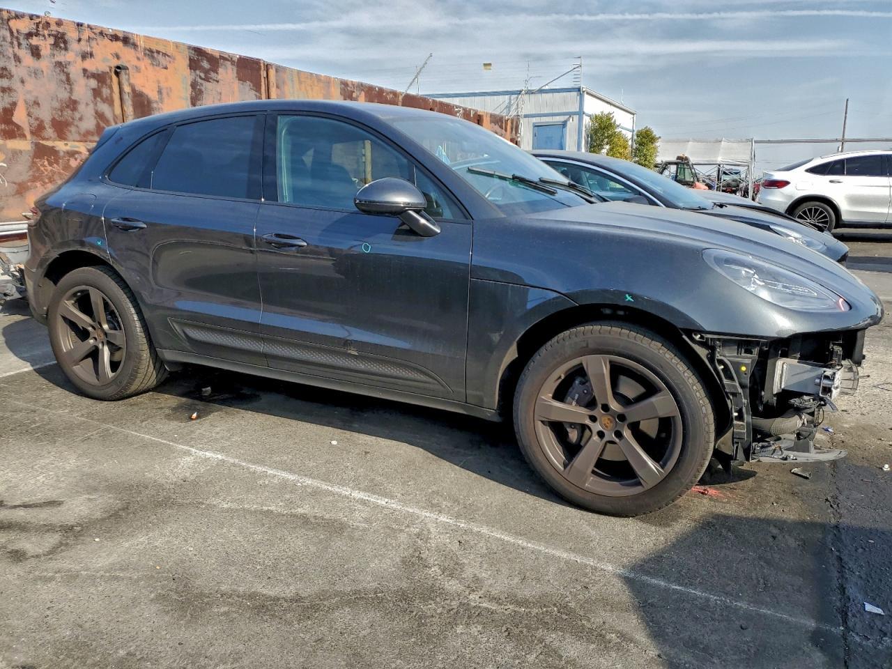 2022 PORSCHE Macan