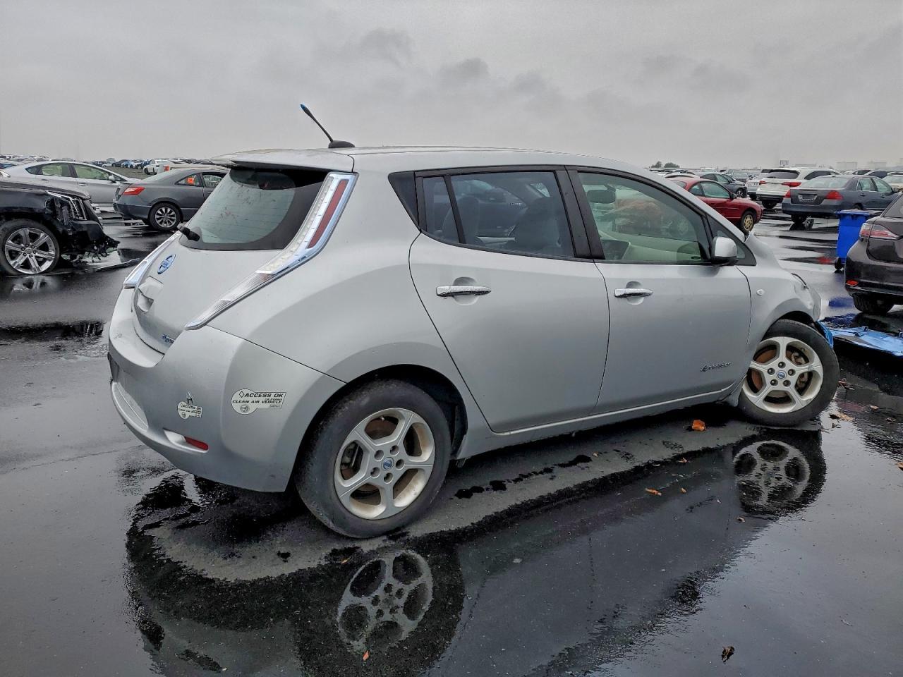 2012 NISSAN LEAF