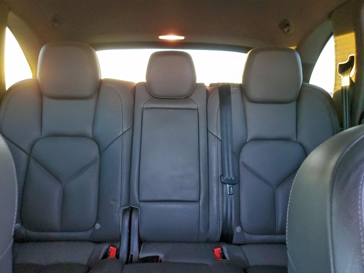 2016 PORSCHE CAYENNE