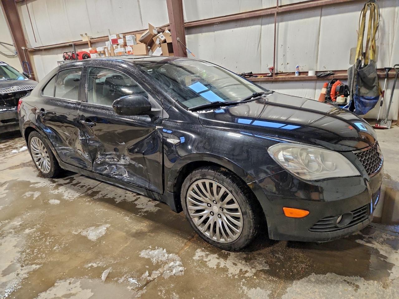 2011 SUZUKI Kizashi