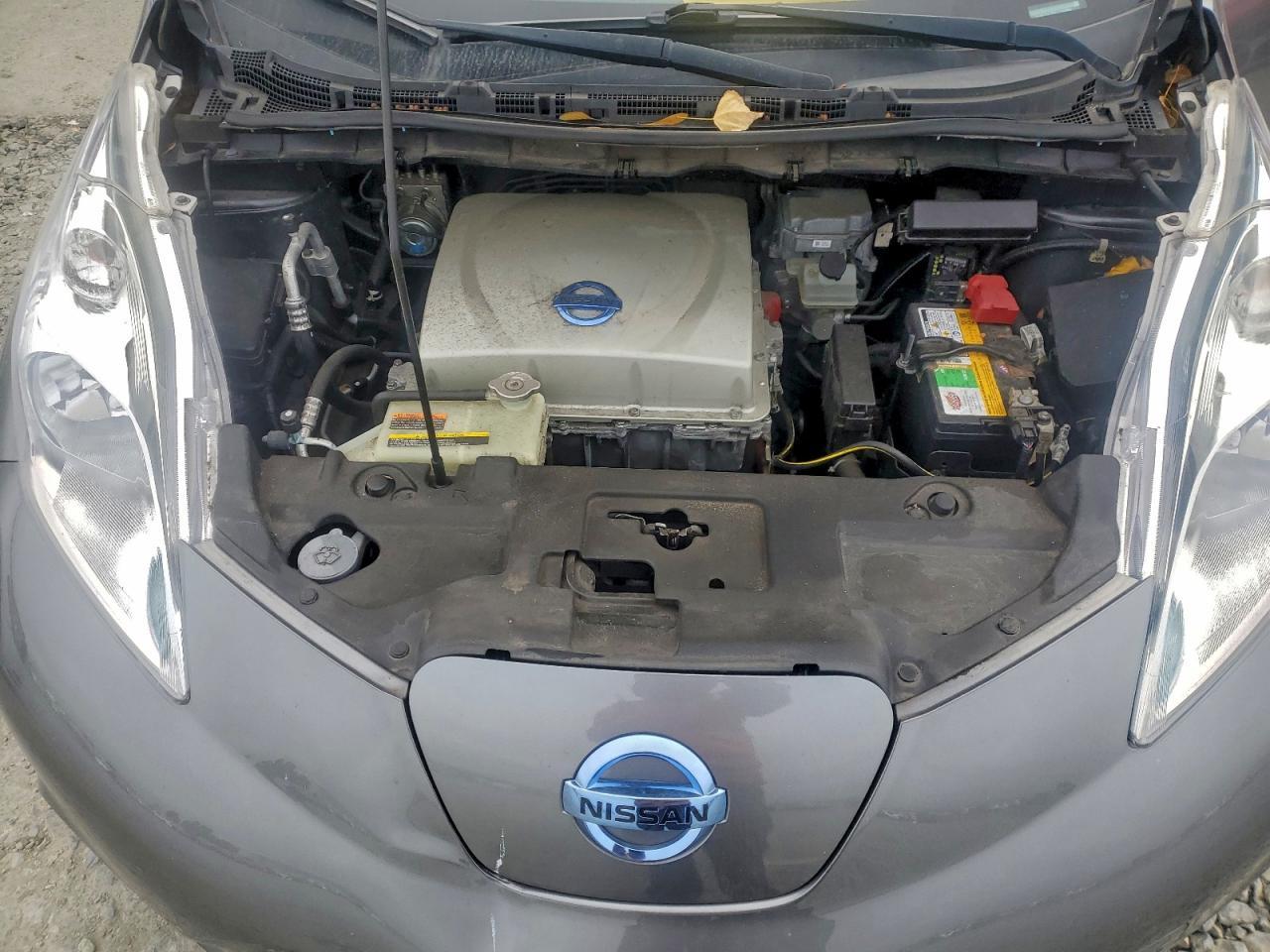 2015 NISSAN LEAF
