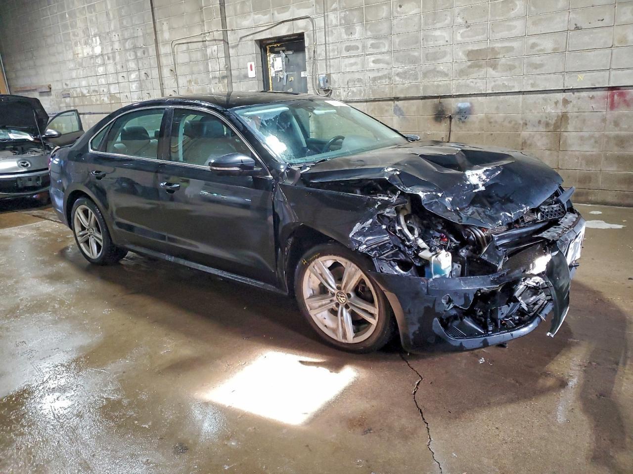 2012 VOLKSWAGEN Passat