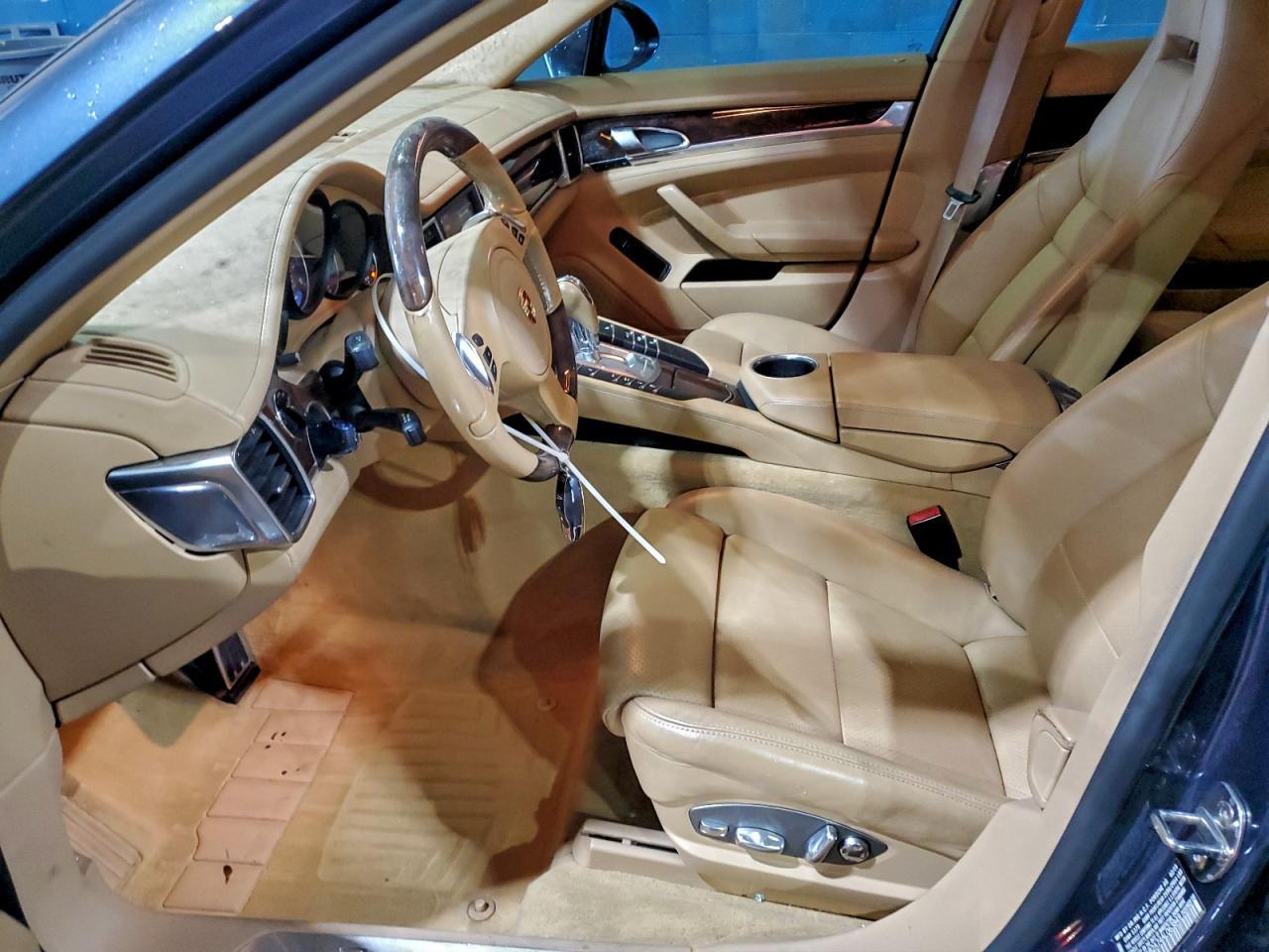 2010 PORSCHE Panamera