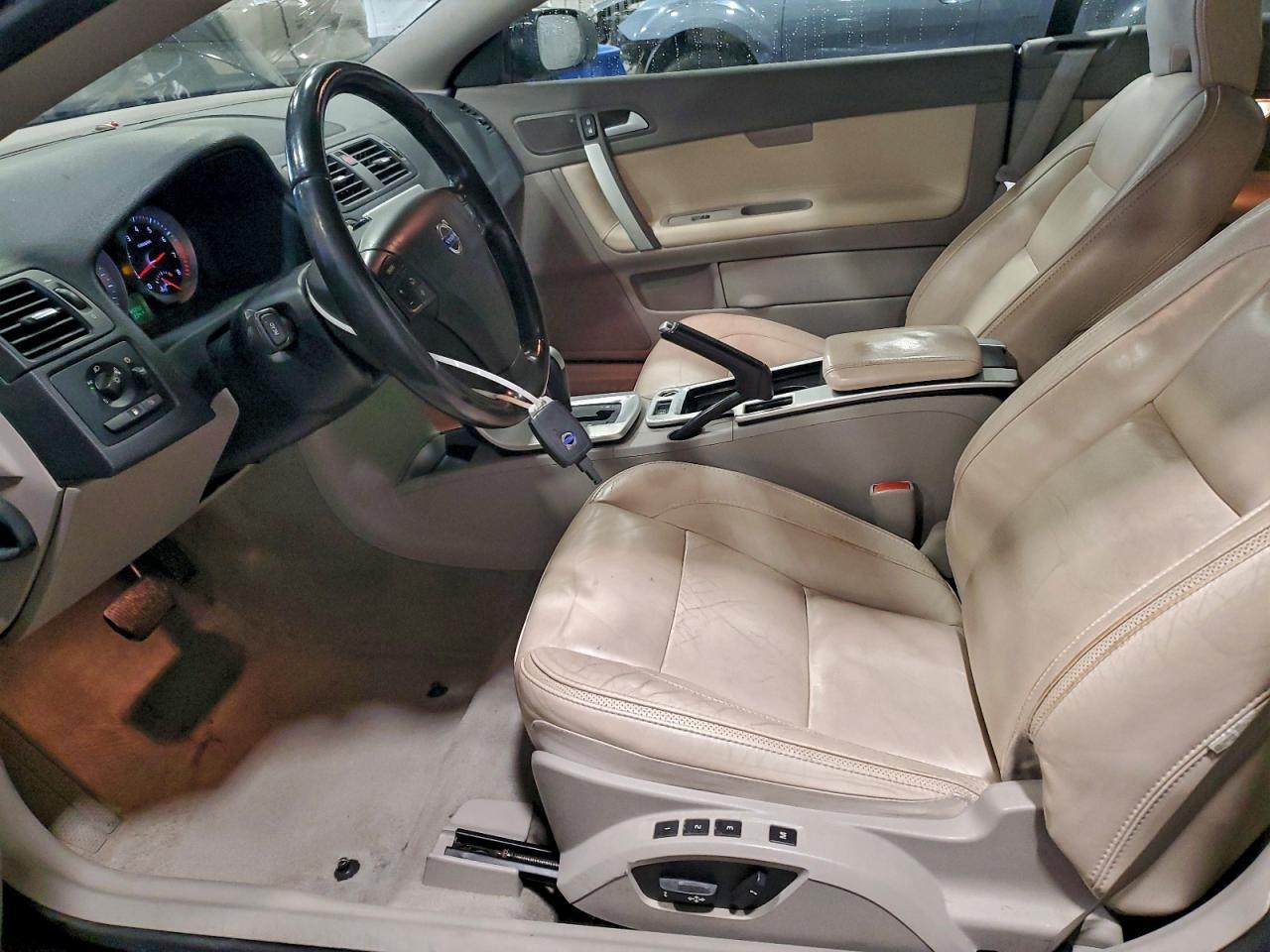 2013 VOLVO C70