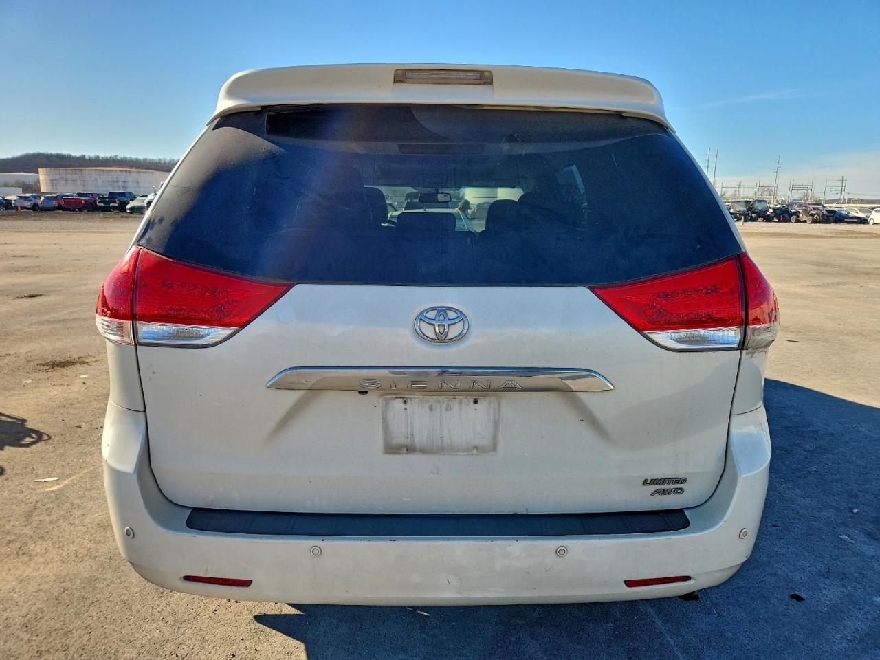 2011 TOYOTA SIENNA