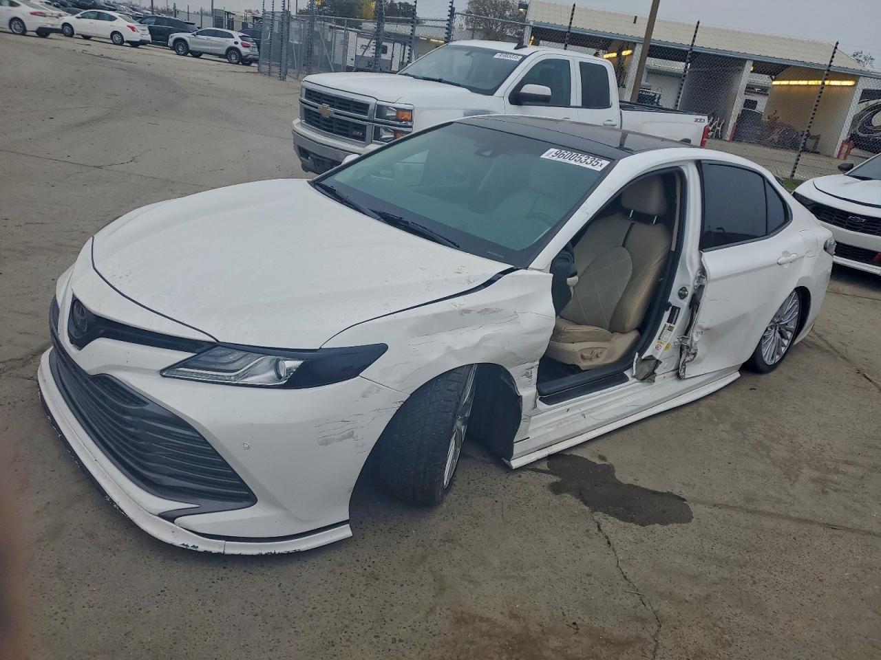 2018 TOYOTA CAMRY