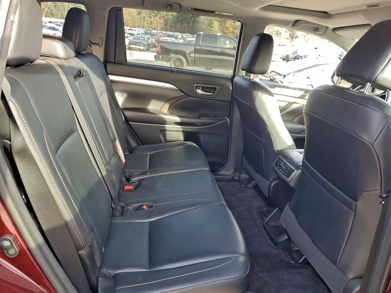 2016 TOYOTA HIGHLANDER