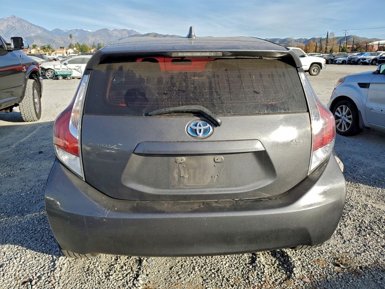 2016 TOYOTA Prius c