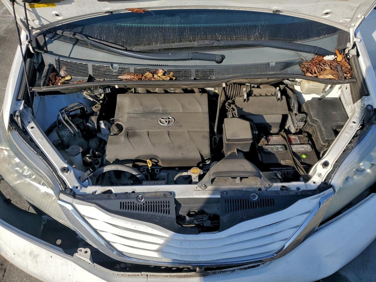2016 TOYOTA SIENNA