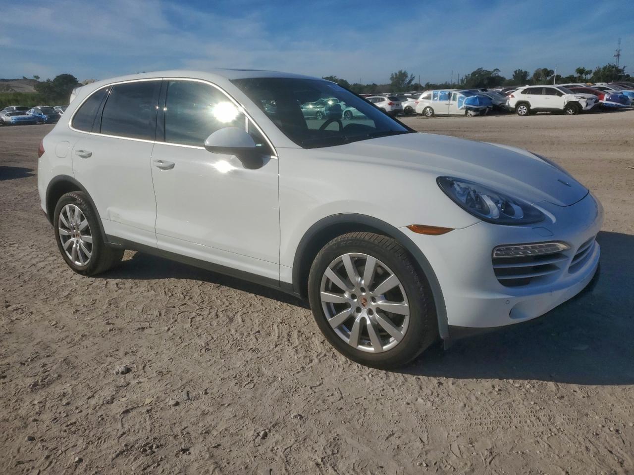 2014 PORSCHE CAYENNE