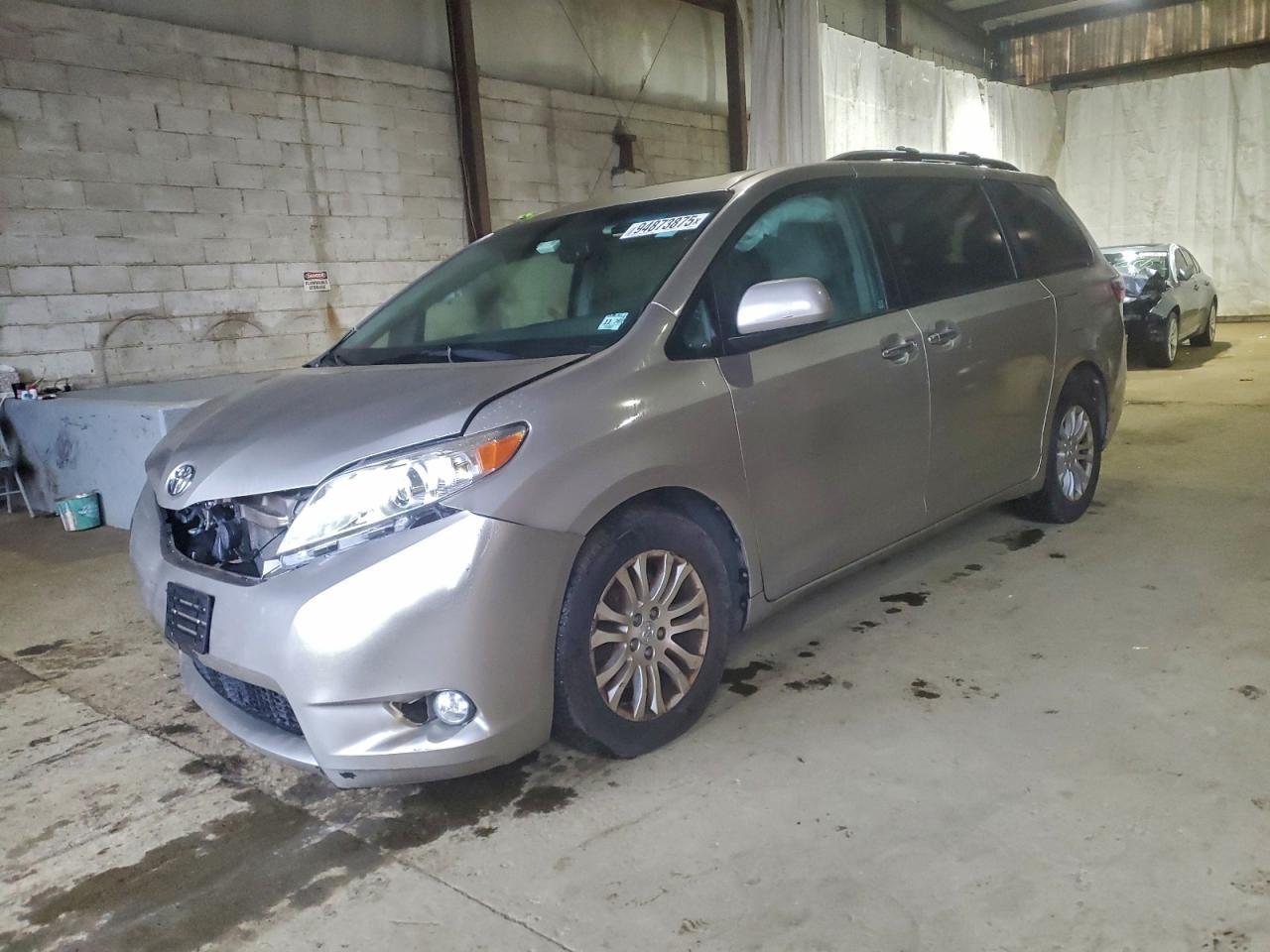 2015 TOYOTA SIENNA