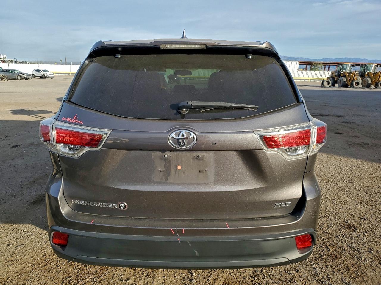 2016 TOYOTA HIGHLANDER
