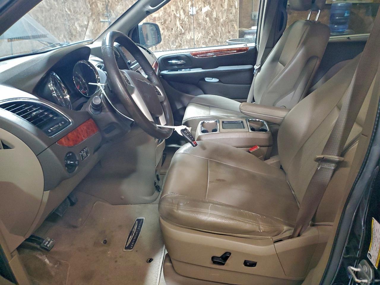 2016 CHRYSLER Town & Country