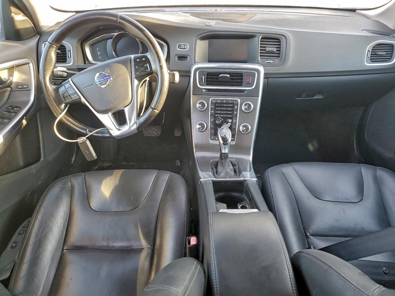 2015 VOLVO S60
