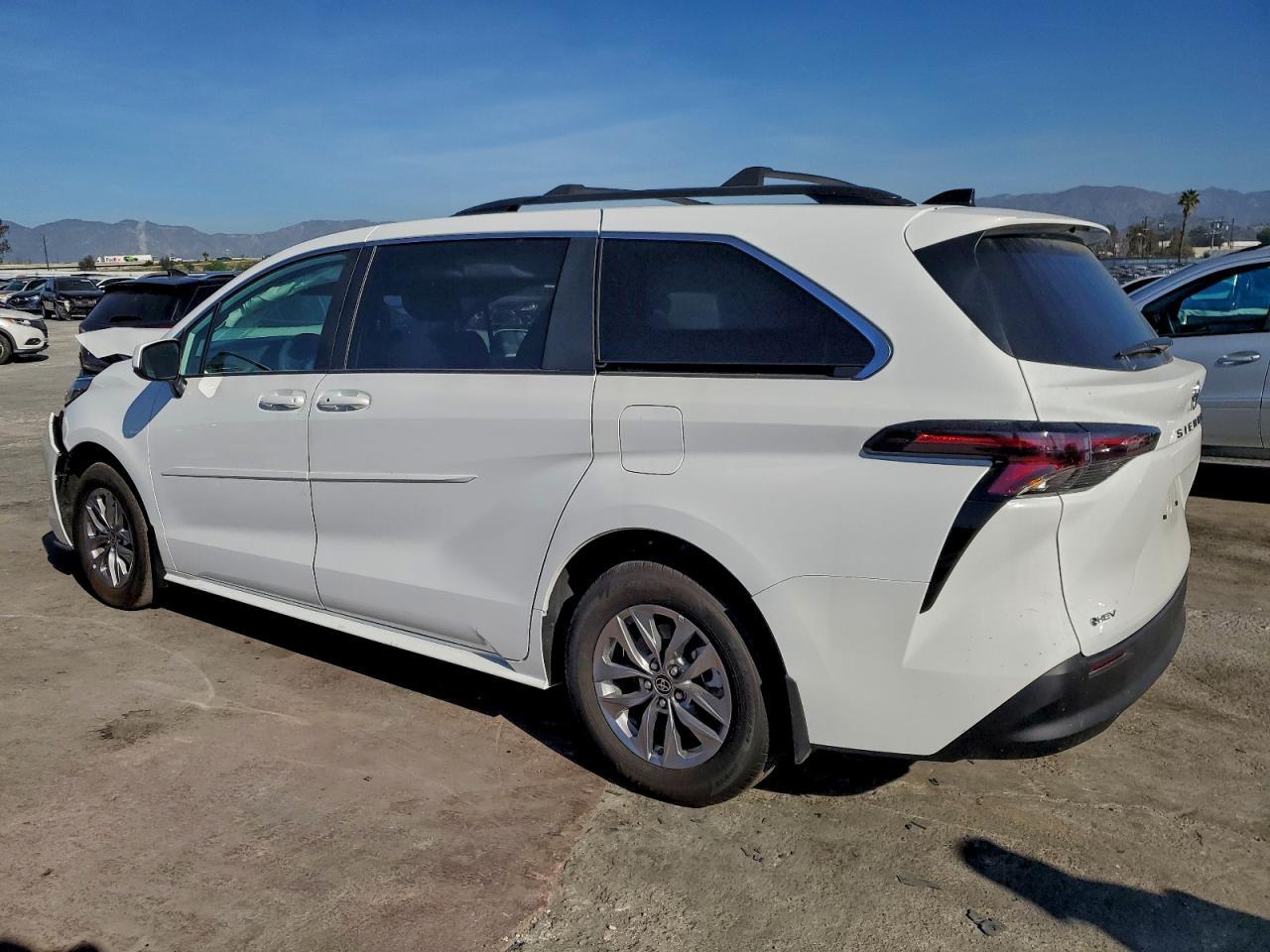 2025 TOYOTA SIENNA