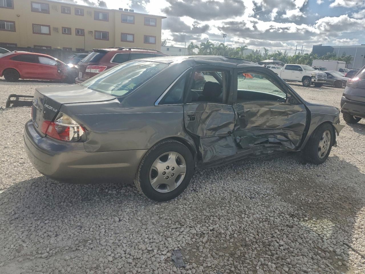 2004 TOYOTA Avalon
