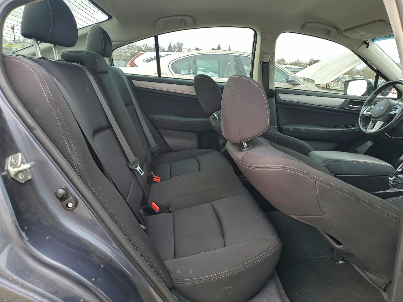 2017 SUBARU Legacy