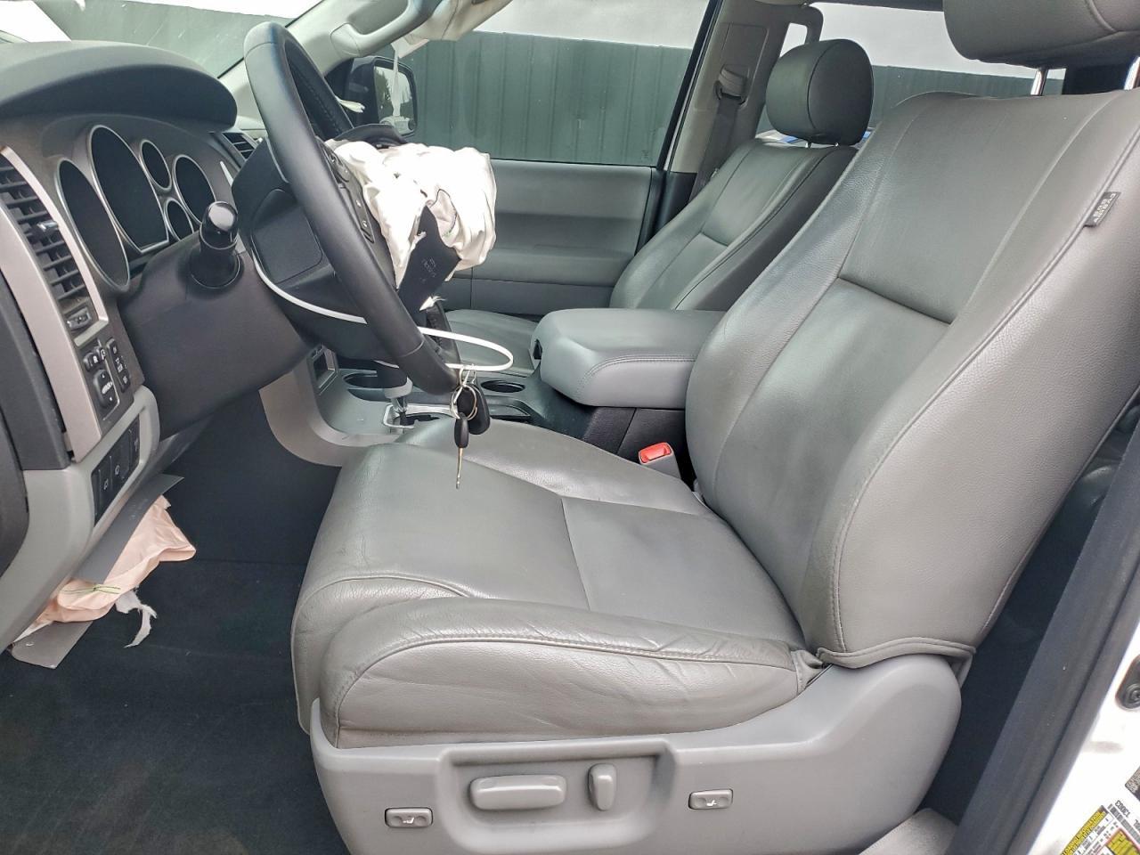 2012 TOYOTA Sequoia