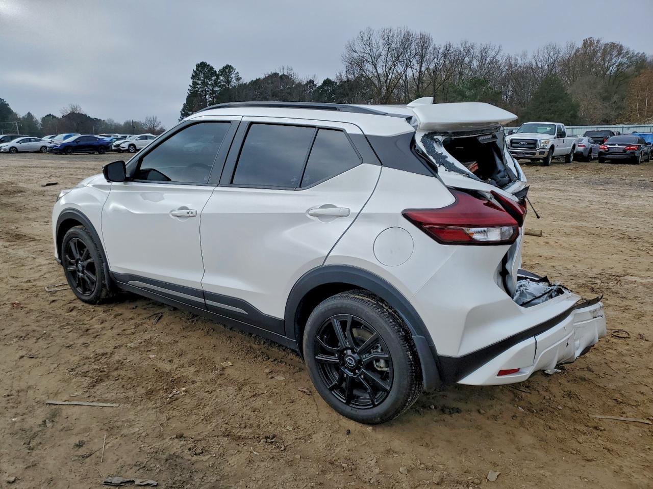 2023 NISSAN KICKS