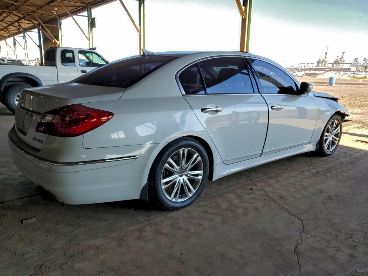 2013 HYUNDAI GENESIS