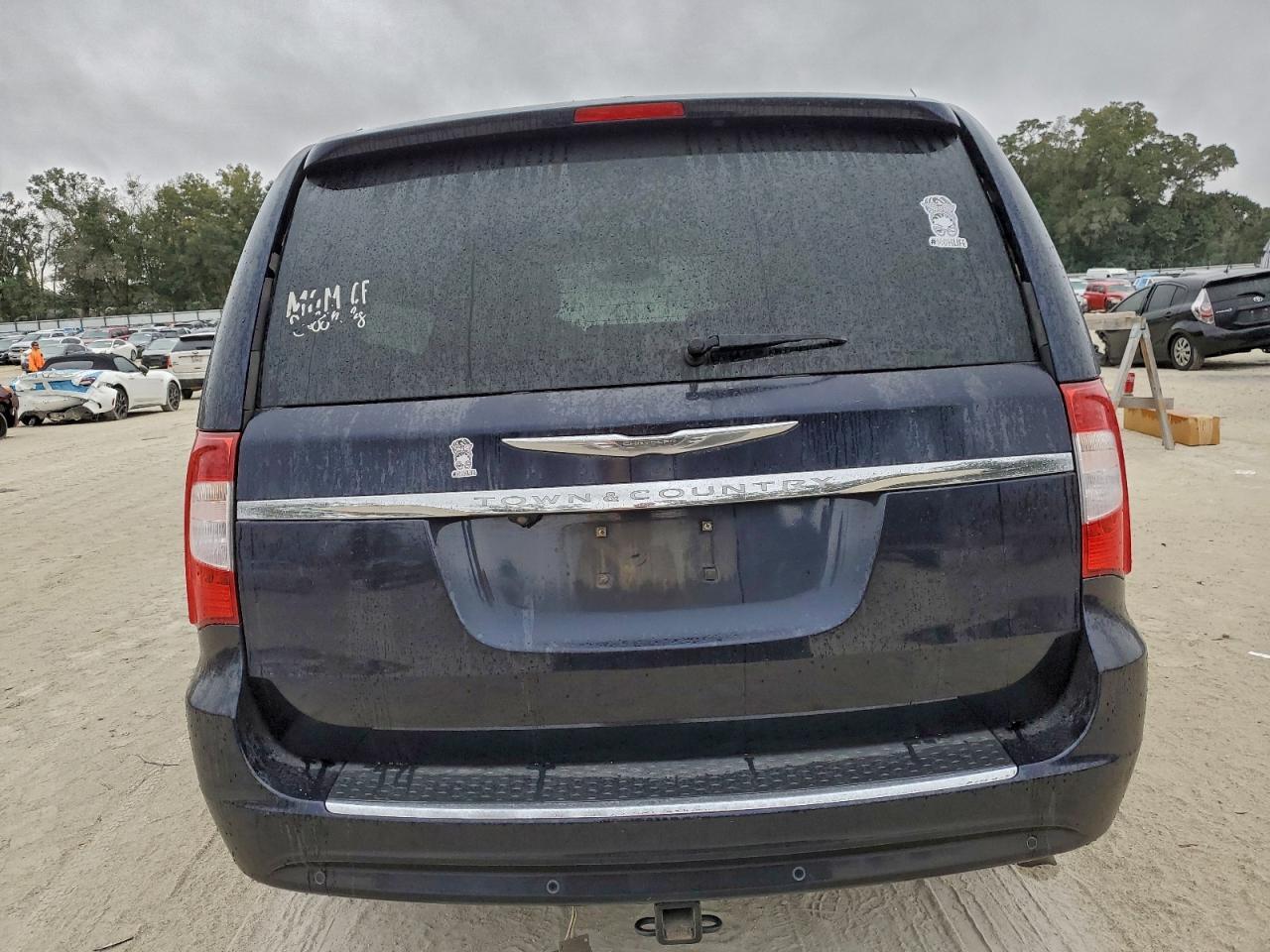 2011 CHRYSLER Town & Country