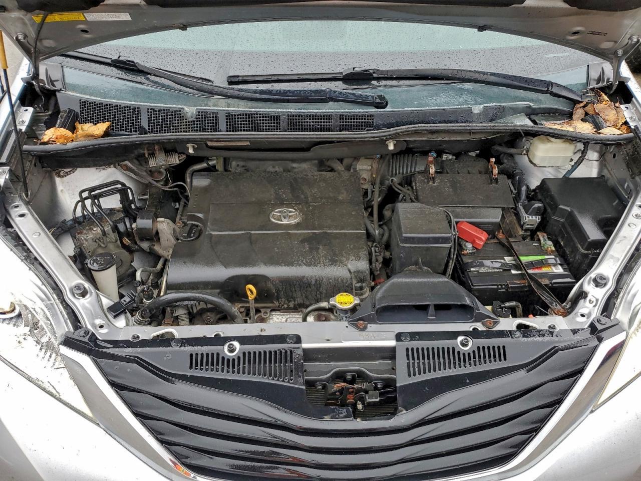 2012 TOYOTA SIENNA