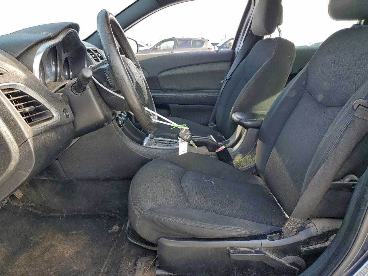 2013 DODGE Avenger