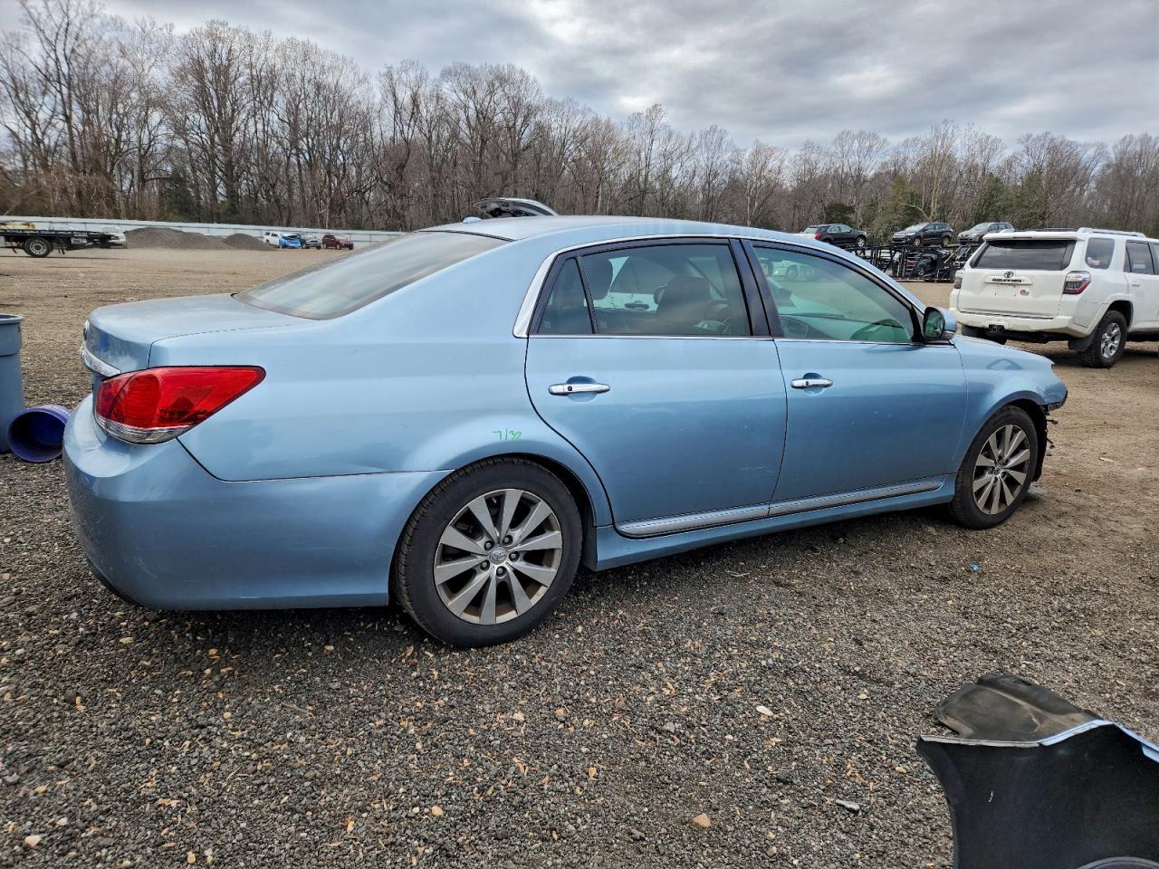 2011 TOYOTA Avalon