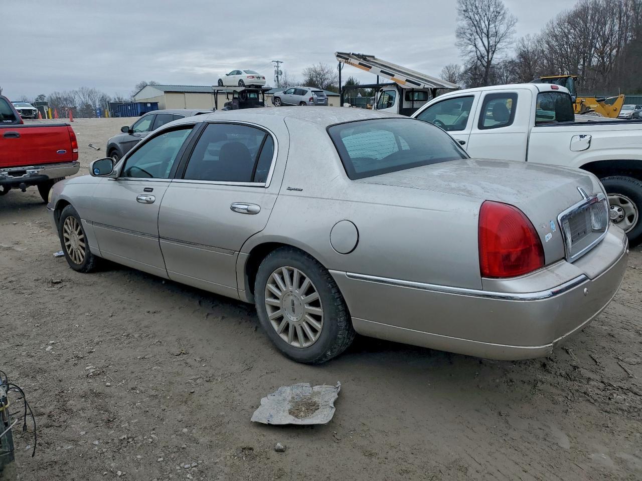 2003 LINCOLN Town Car