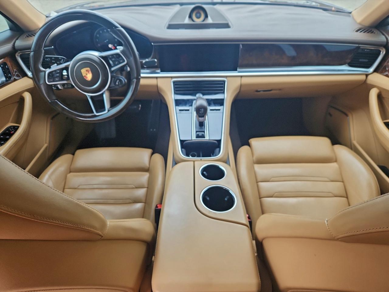 2018 PORSCHE Panamera