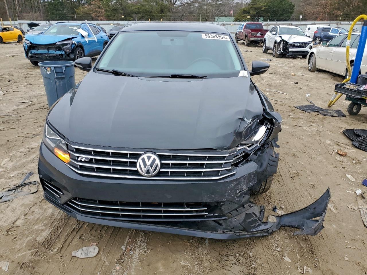 2017 VOLKSWAGEN Passat