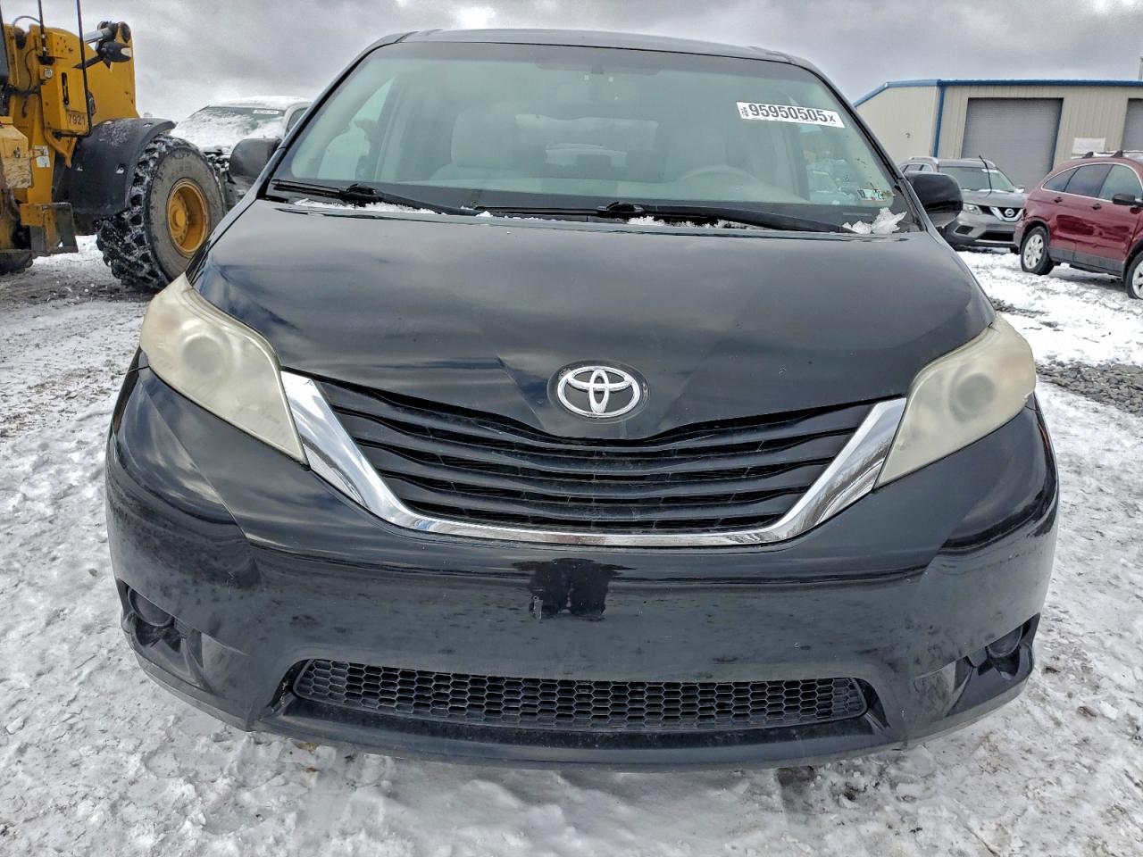 2011 TOYOTA SIENNA