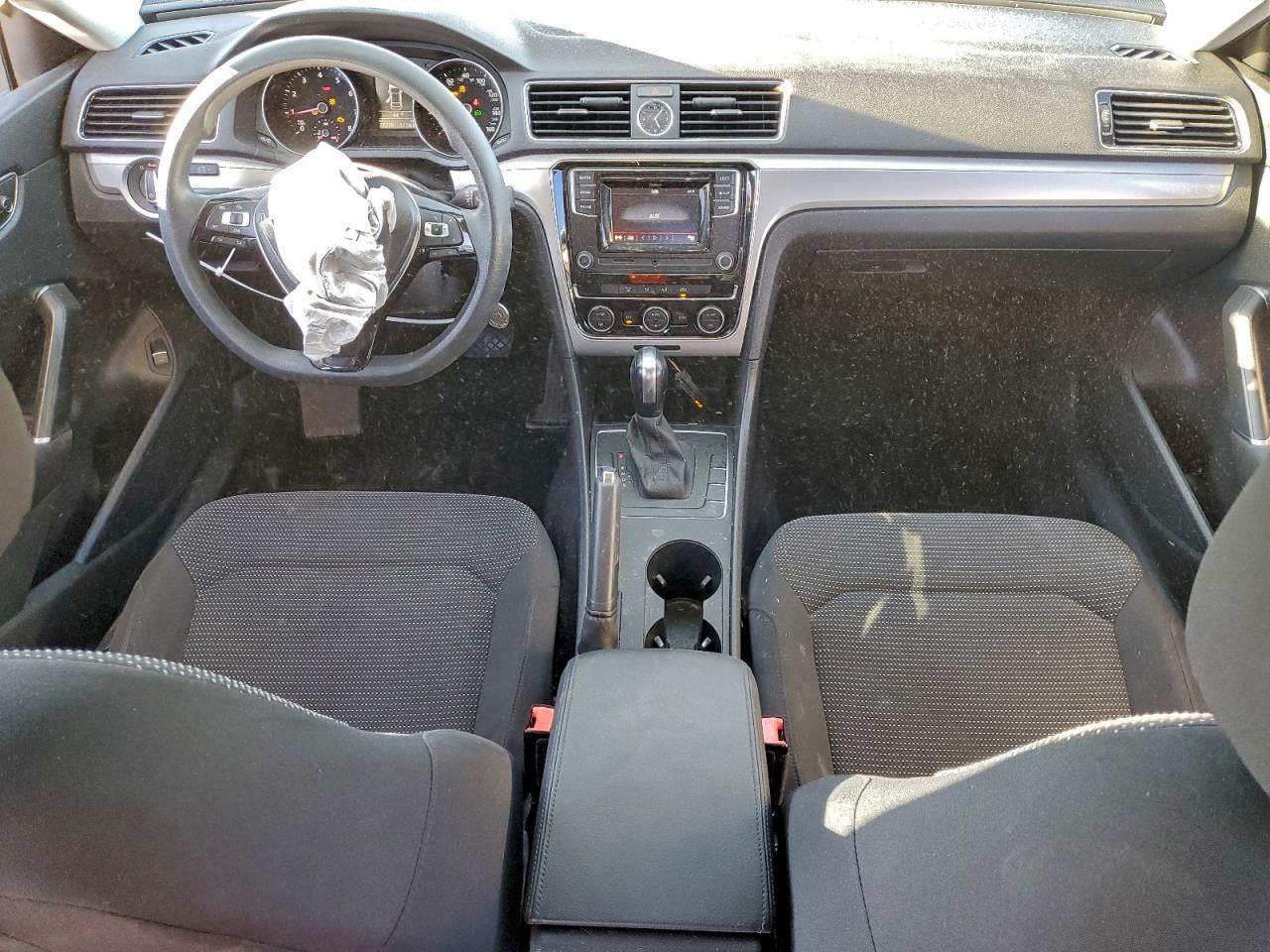 2016 VOLKSWAGEN Passat