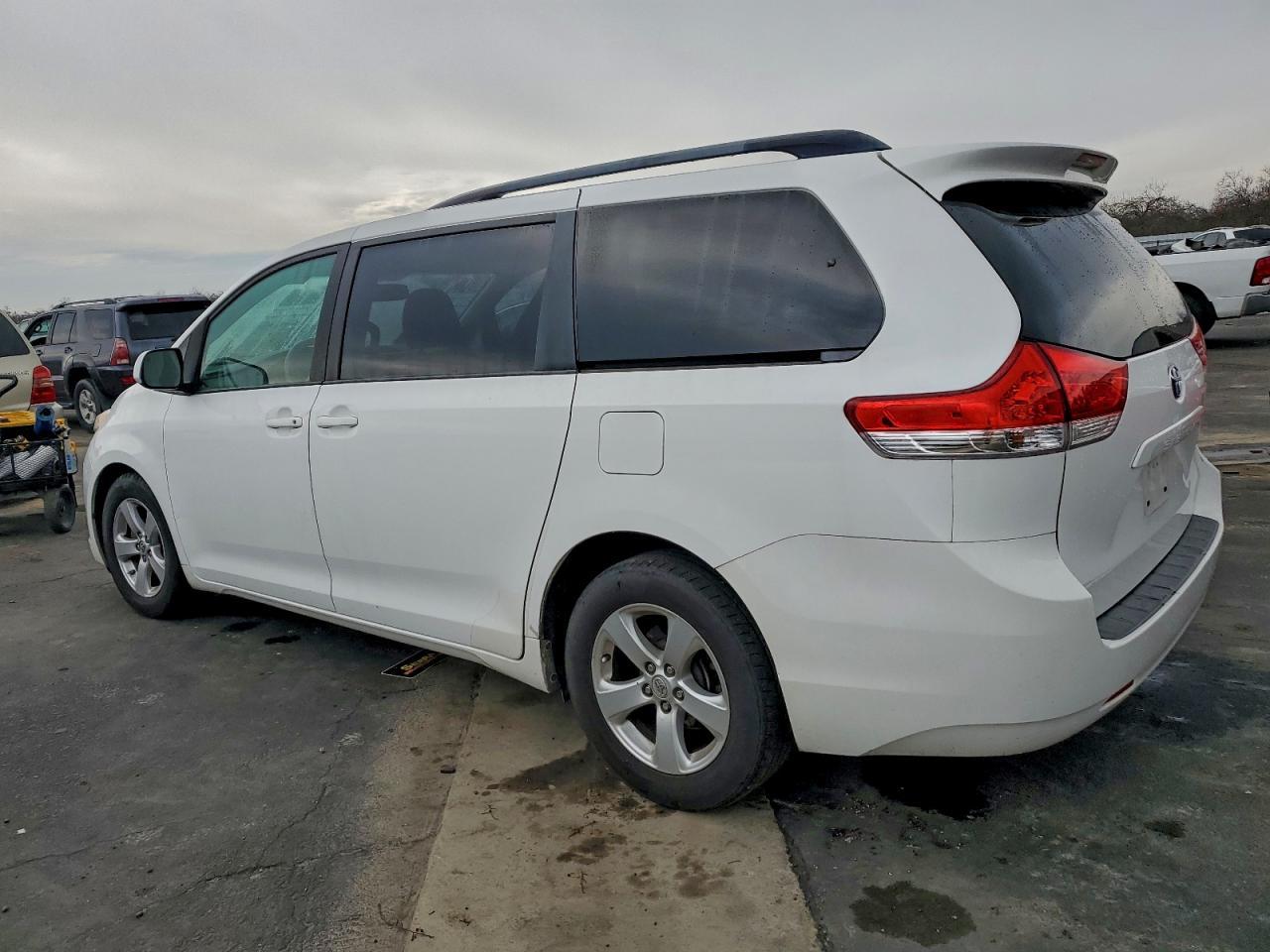 2014 TOYOTA SIENNA