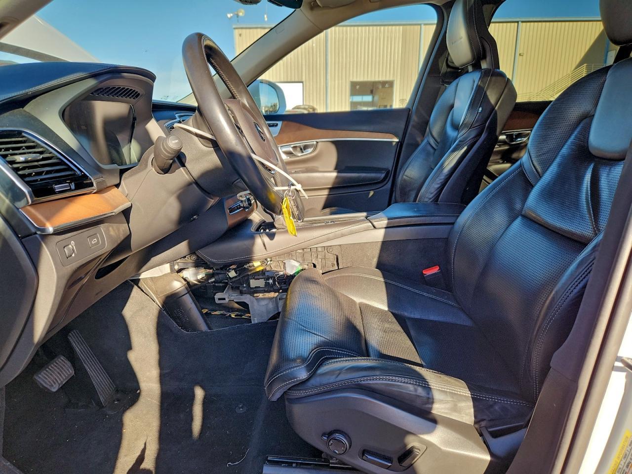 2016 VOLVO XC90