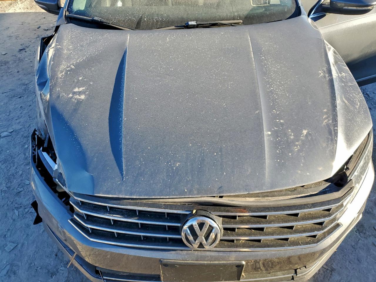 2016 VOLKSWAGEN Passat