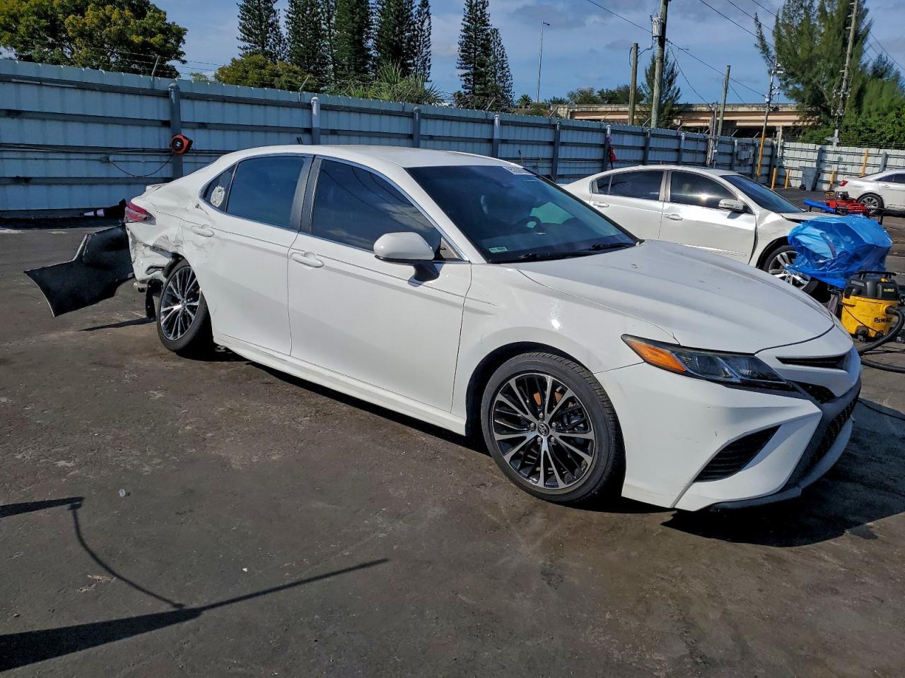 2018 TOYOTA CAMRY