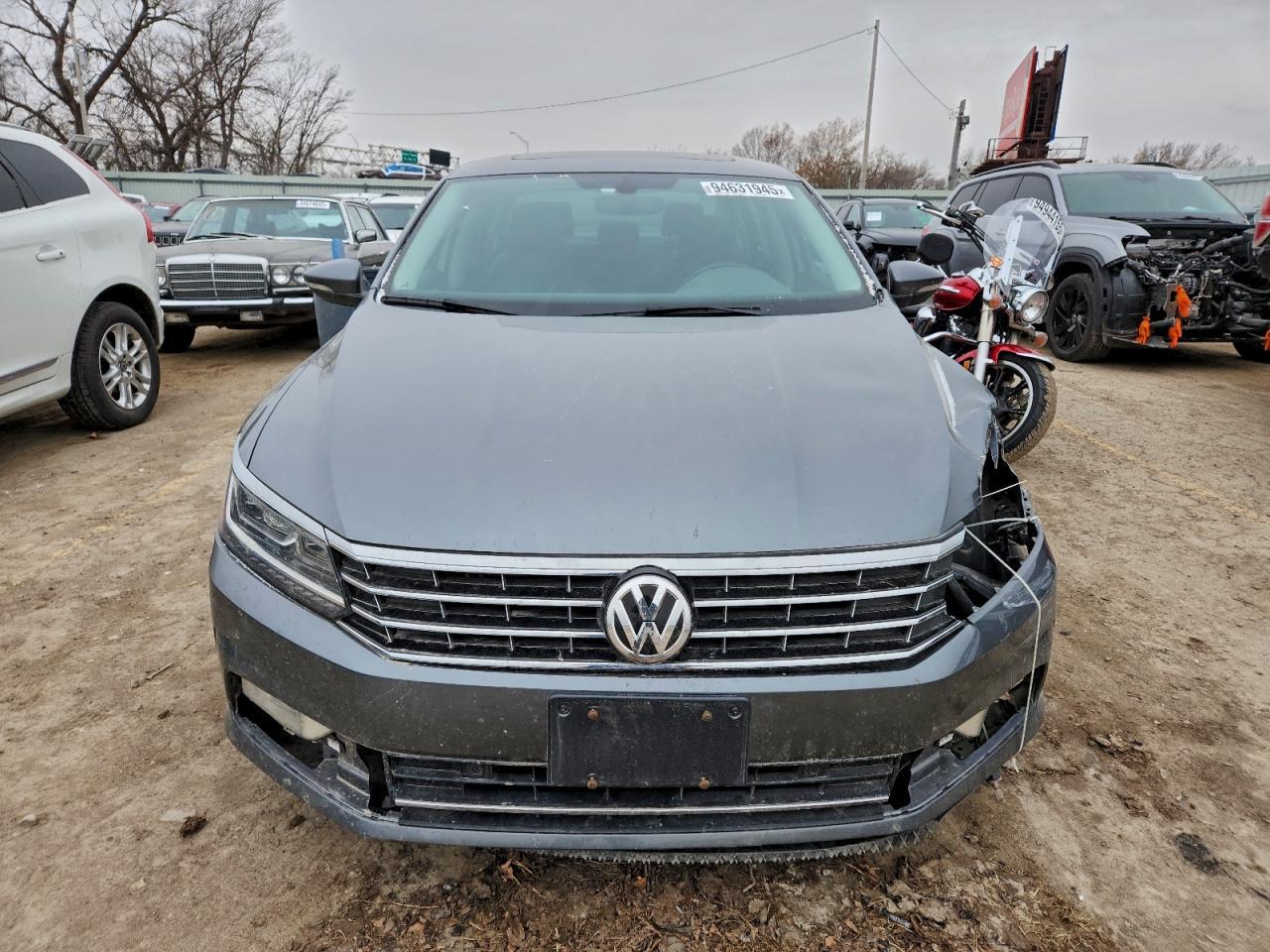 2017 VOLKSWAGEN Passat