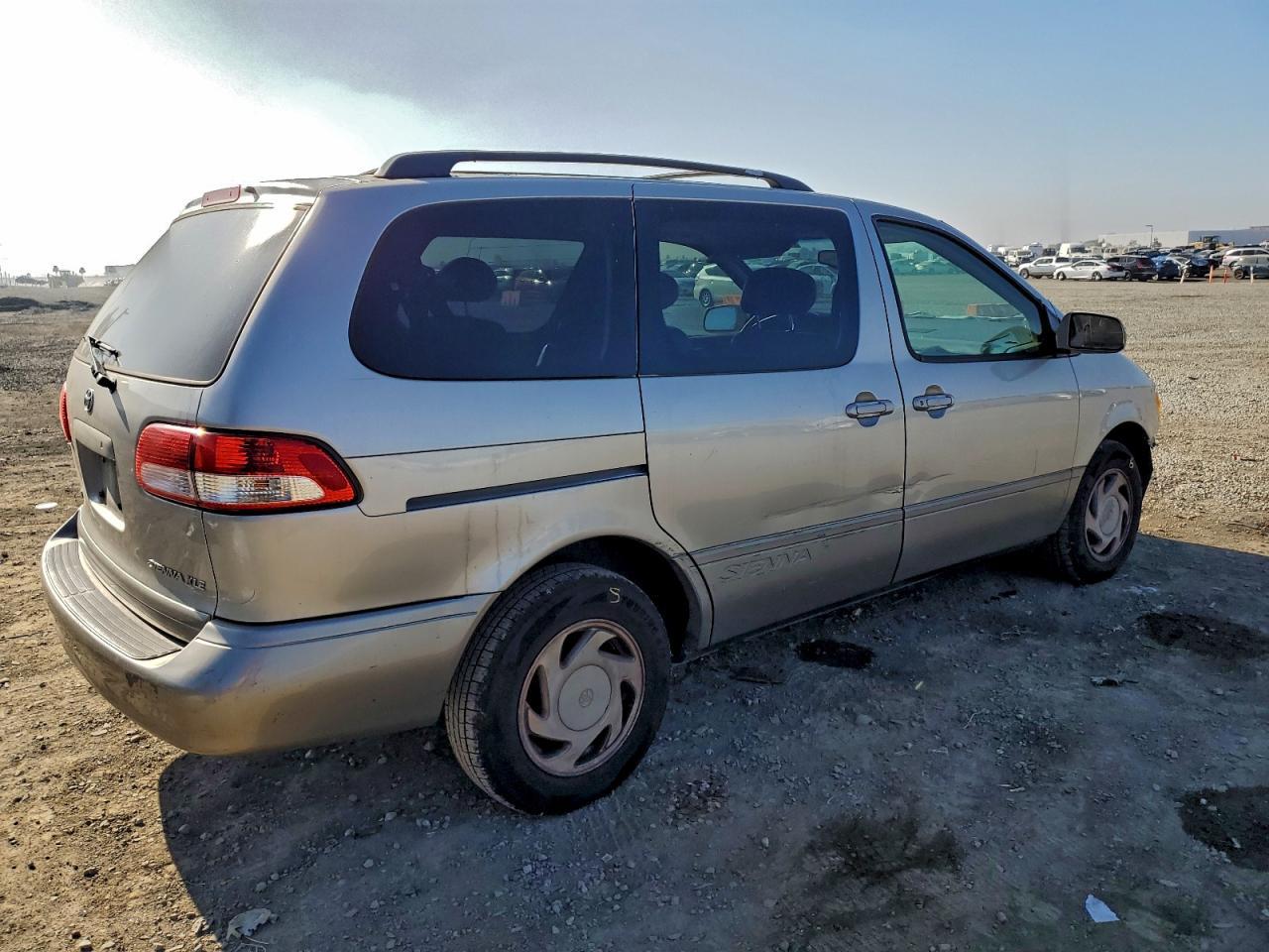 2002 TOYOTA SIENNA