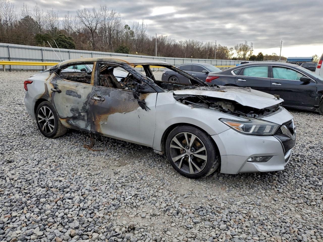 2017 NISSAN Maxima