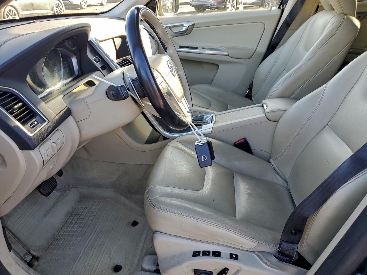 2015 VOLVO XC60