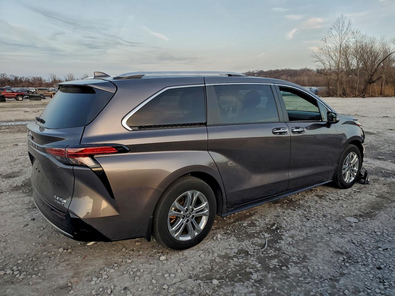 2023 TOYOTA SIENNA
