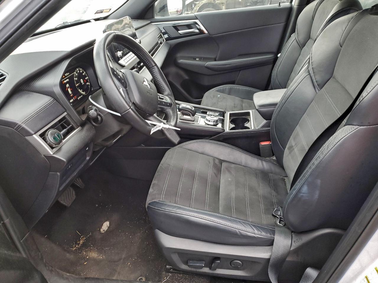 2023 MITSUBISHI outlander