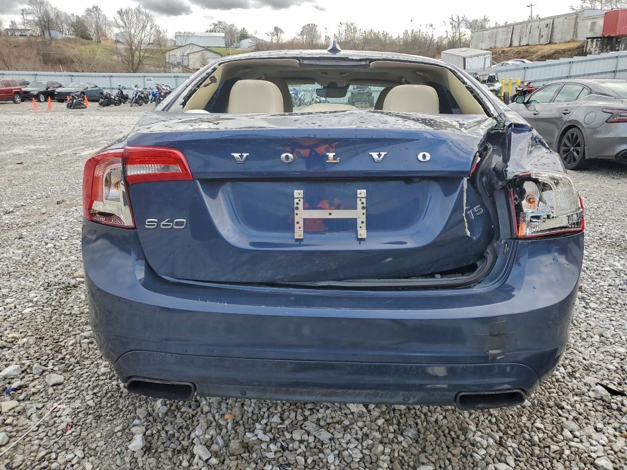 2015 VOLVO S60
