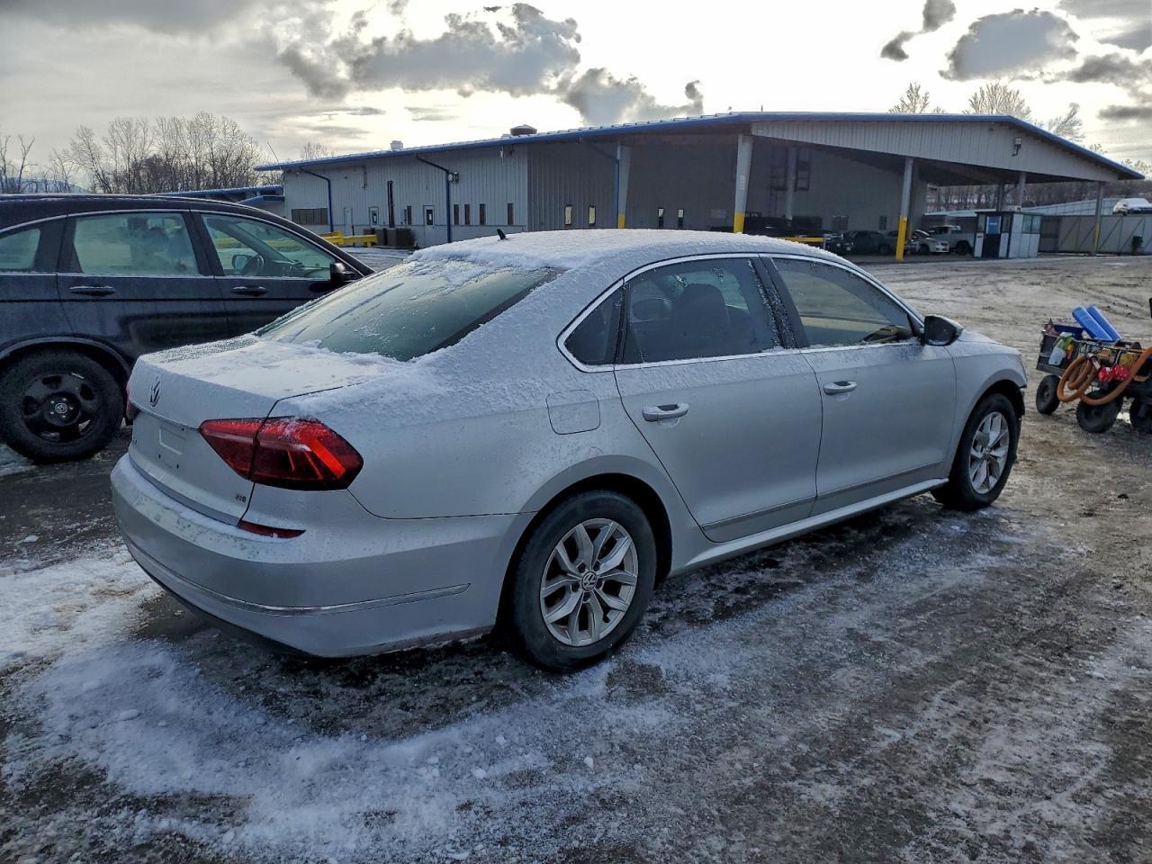 2017 VOLKSWAGEN Passat