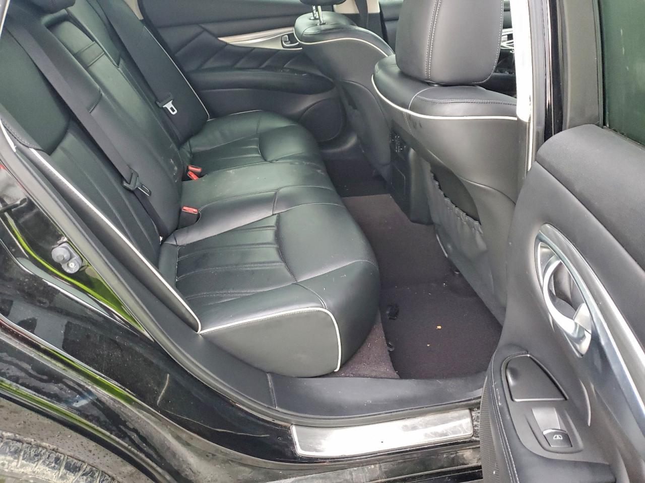 2016 INFINITI Q70