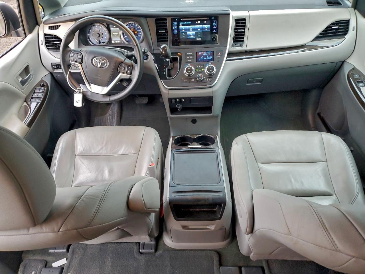 2015 TOYOTA SIENNA
