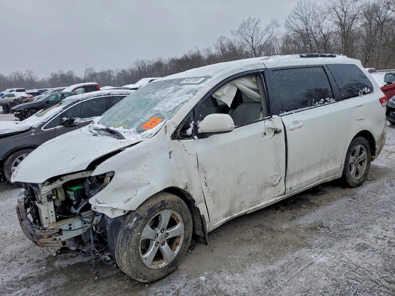 2012 TOYOTA SIENNA